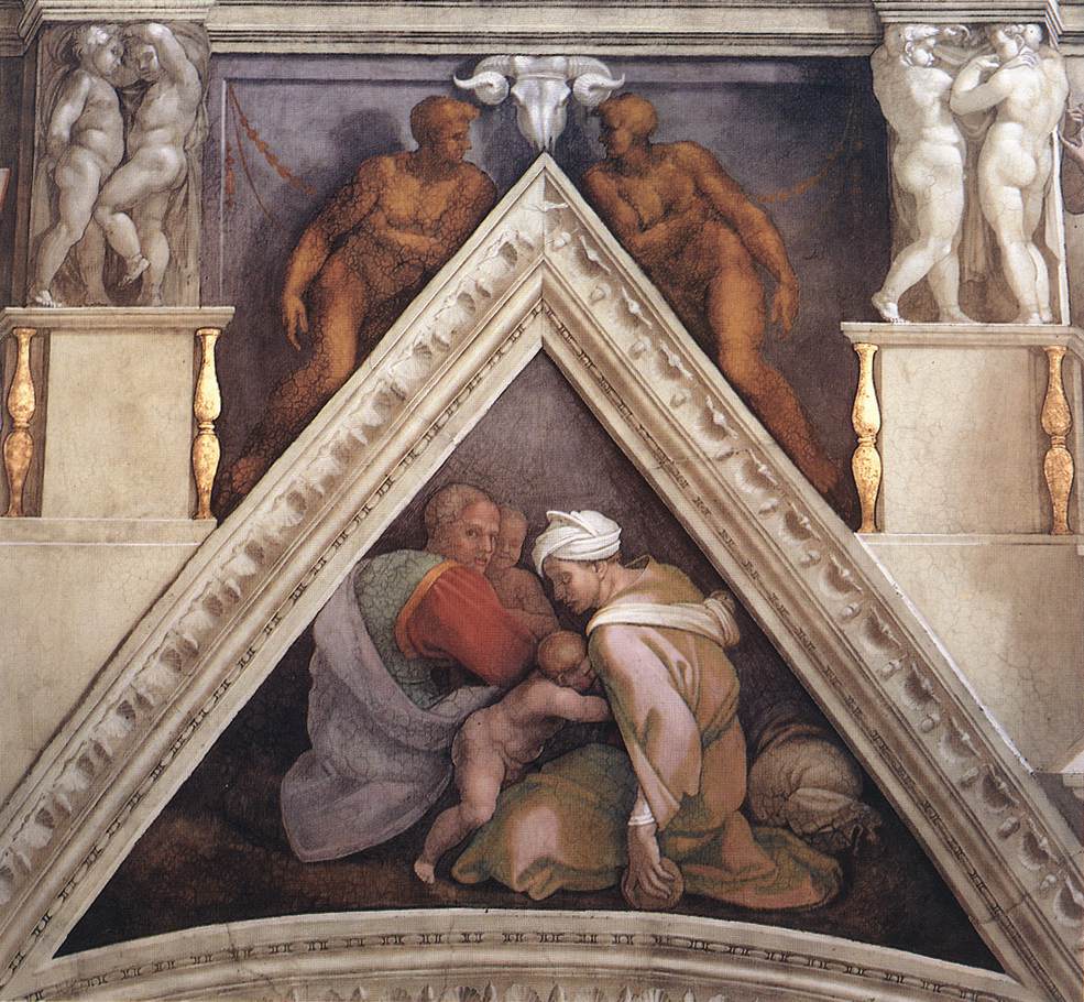 Afresco de Michelangelo na Capela Sistina. A cena mostra uma mulher inclinada segurando um bebê, enquanto outra figura, provavelmente um homem, olha diretamente para o espectador. A composição é envolvida por uma moldura triangular ornamentada, com duas figuras musculosas nas bordas superiores, acrescentando força e contraste.